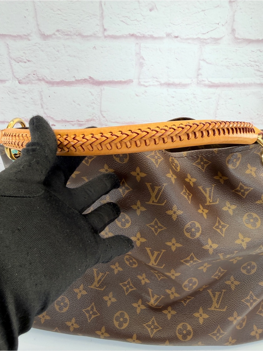 Louis Vuitton Monogram Artsy MM Shoulder Bag - Picture 5 of 12